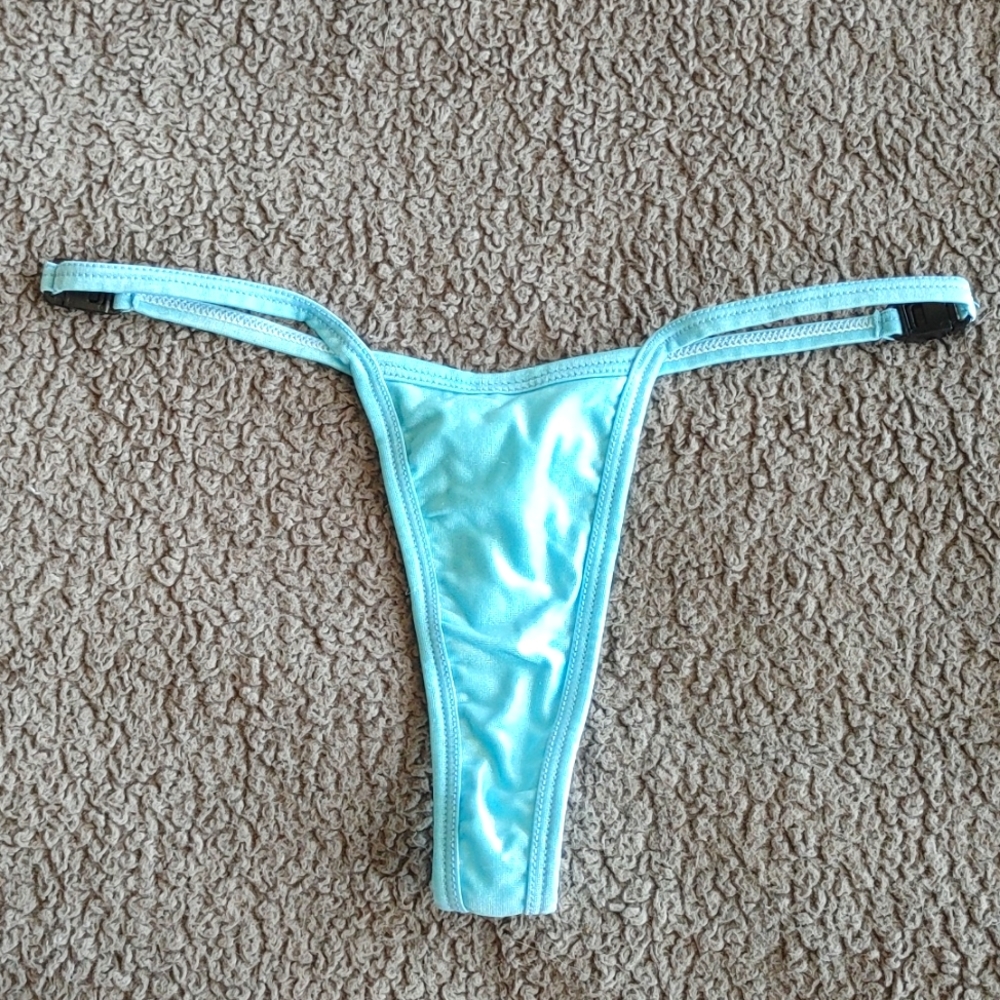 Bombshell apparel, one size, buckle clasps on sides